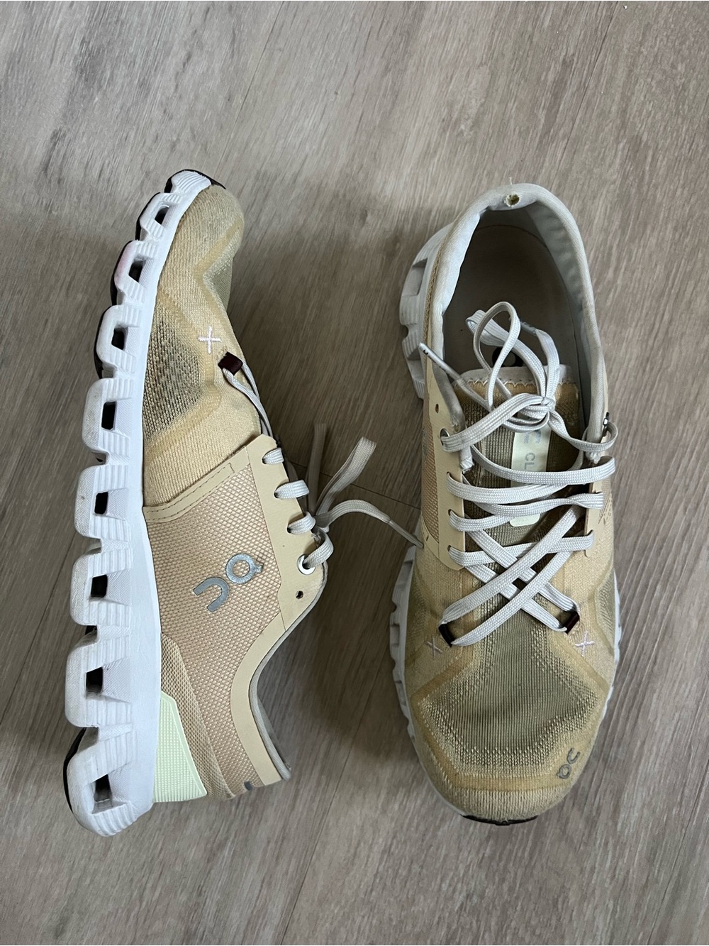 On Running Women's Cloud X 3 60.97789 in Savannah/Frost Size W 10